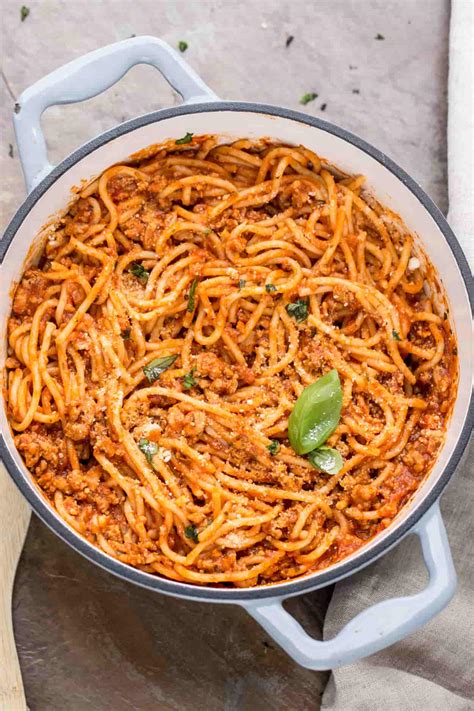 Easy Meaty Spaghetti Recipe (Bolognese) Valentina's Corner
